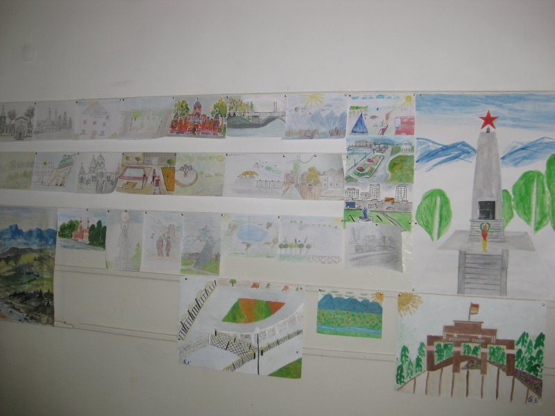 Выставка рисунков, посвященная Дню Республики и города Владикавказа